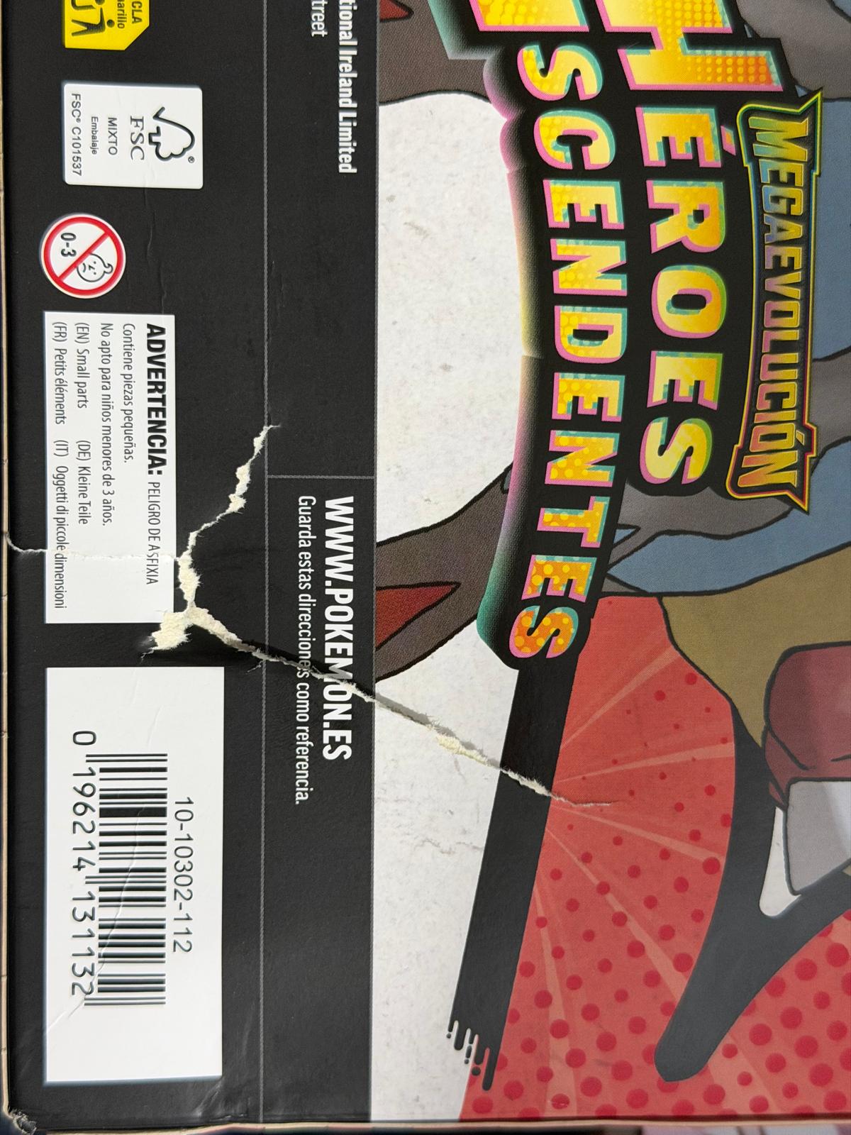 Héroes ascendentes. Colección con poster Mega Lucario. Español (CAJA DAÑADA PARTE TRASERA)